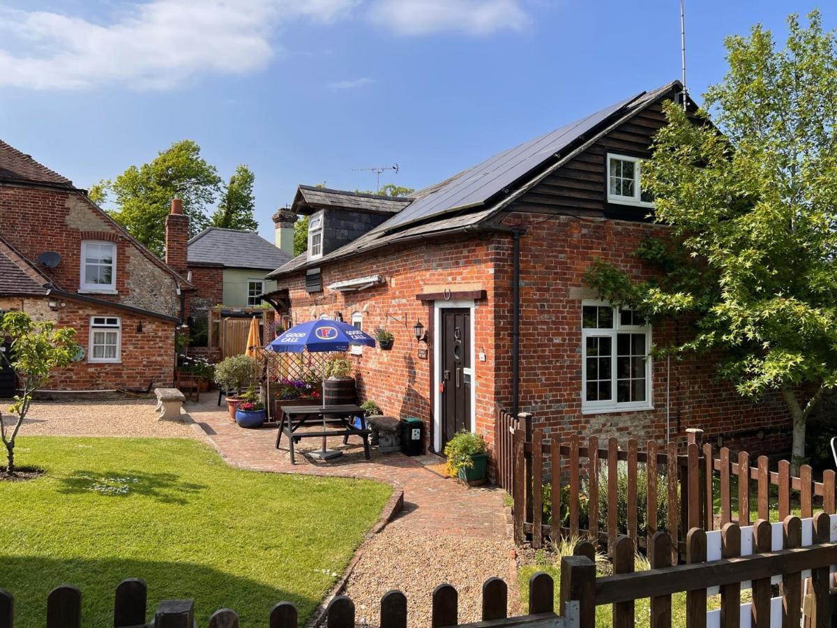 Hunston Mill Self Catering Dog Stay For Free Chichester Exterior foto